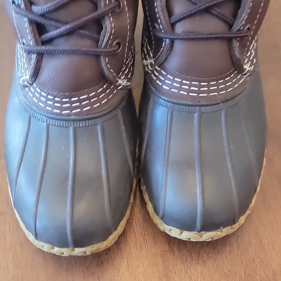 L.L. Bean Shearling Lined Insulated Boots - Picture 9 of 11